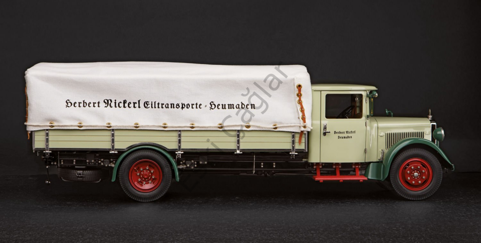 1:18 CMC Mercedes-Benz LO 2750 LKW mit Planenaufbau 1933