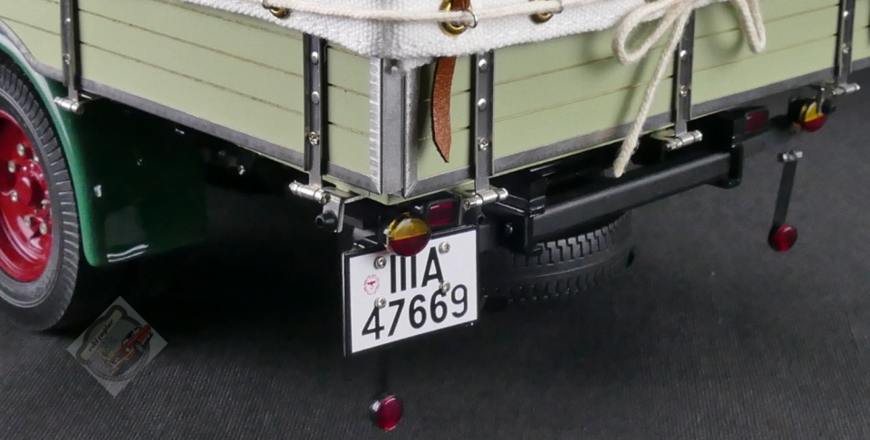 1:18 CMC Mercedes-Benz LO 2750 LKW mit Planenaufbau 1933