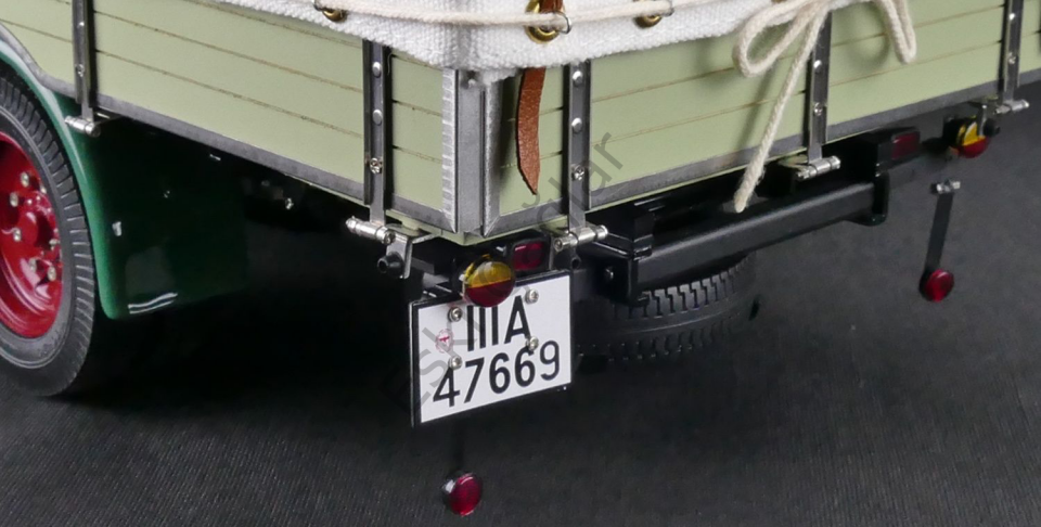 1:18 CMC Mercedes-Benz LO 2750 LKW mit Planenaufbau 1933