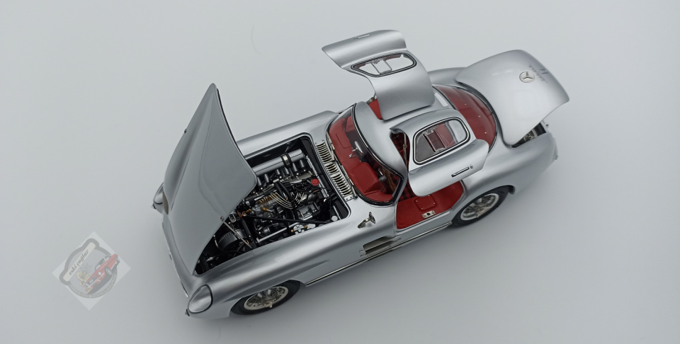 1:18 CMC 1955 Mercedes-Benz 300 SLR Uhlenhaut 1955 Red Interior