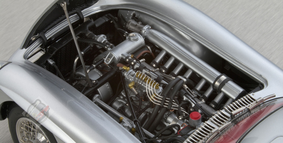 1:18 CMC 1955 Mercedes-Benz 300 SLR Uhlenhaut 1955 Red Interior