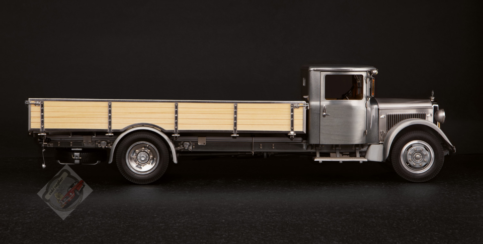 1:18 CMC 1933 Mercedes-Benz LO 2750 Clear Finish Version