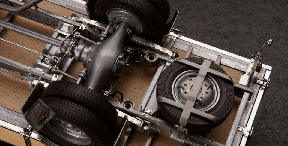 1:18 CMC 1933 Mercedes-Benz LO 2750 Clear Finish Version