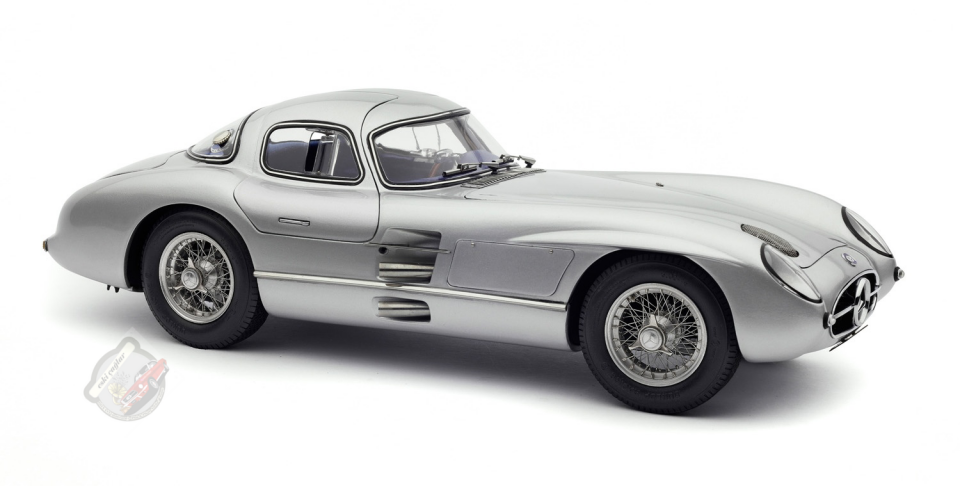 1:18 CMC 1955 Mercedes-Benz 300 SLR Uhlenhaut 1955 Blue Interior
