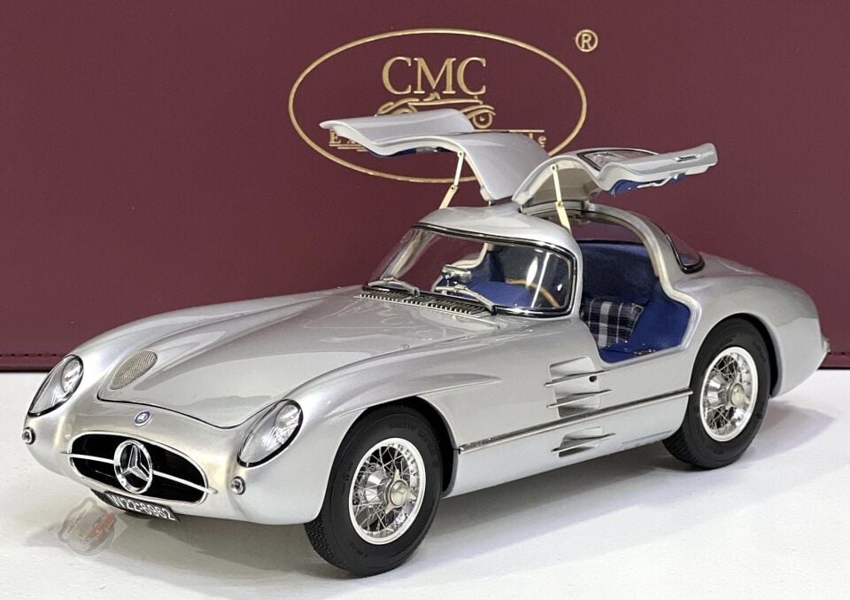 1:18 CMC 1955 Mercedes-Benz 300 SLR Uhlenhaut 1955 Blue Interior