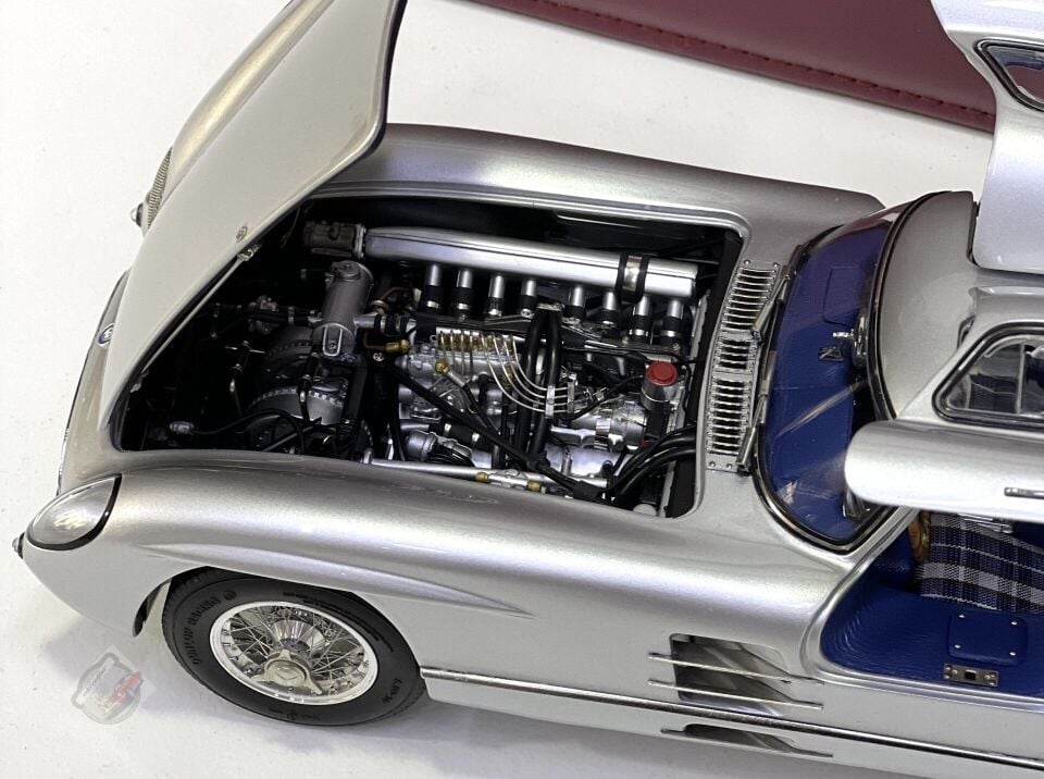 1:18 CMC 1955 Mercedes-Benz 300 SLR Uhlenhaut 1955 Blue Interior