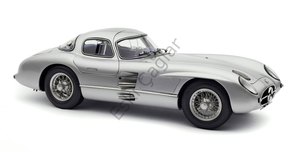 1:18 CMC 1955 Mercedes-Benz 300 SLR Uhlenhaut 1955 Blue Interior