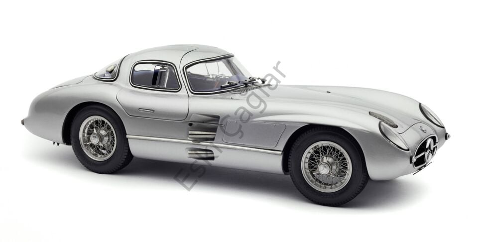 1:18 CMC 1955 Mercedes-Benz 300 SLR Uhlenhaut 1955 Blue Interior