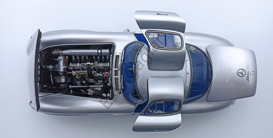 1:18 CMC 1955 Mercedes-Benz 300 SLR Uhlenhaut 1955 Blue Interior