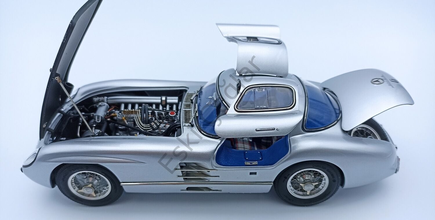 1:18 CMC 1955 Mercedes-Benz 300 SLR Uhlenhaut 1955 Blue Interior
