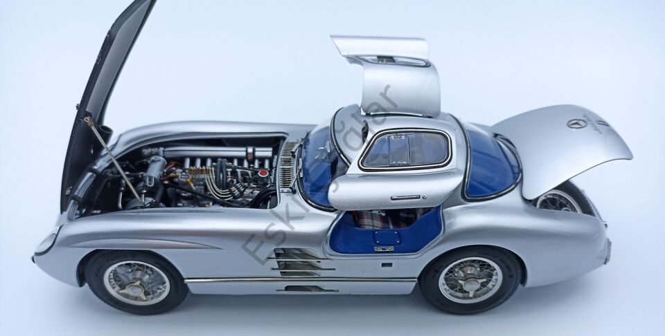 1:18 CMC 1955 Mercedes-Benz 300 SLR Uhlenhaut 1955 Blue Interior