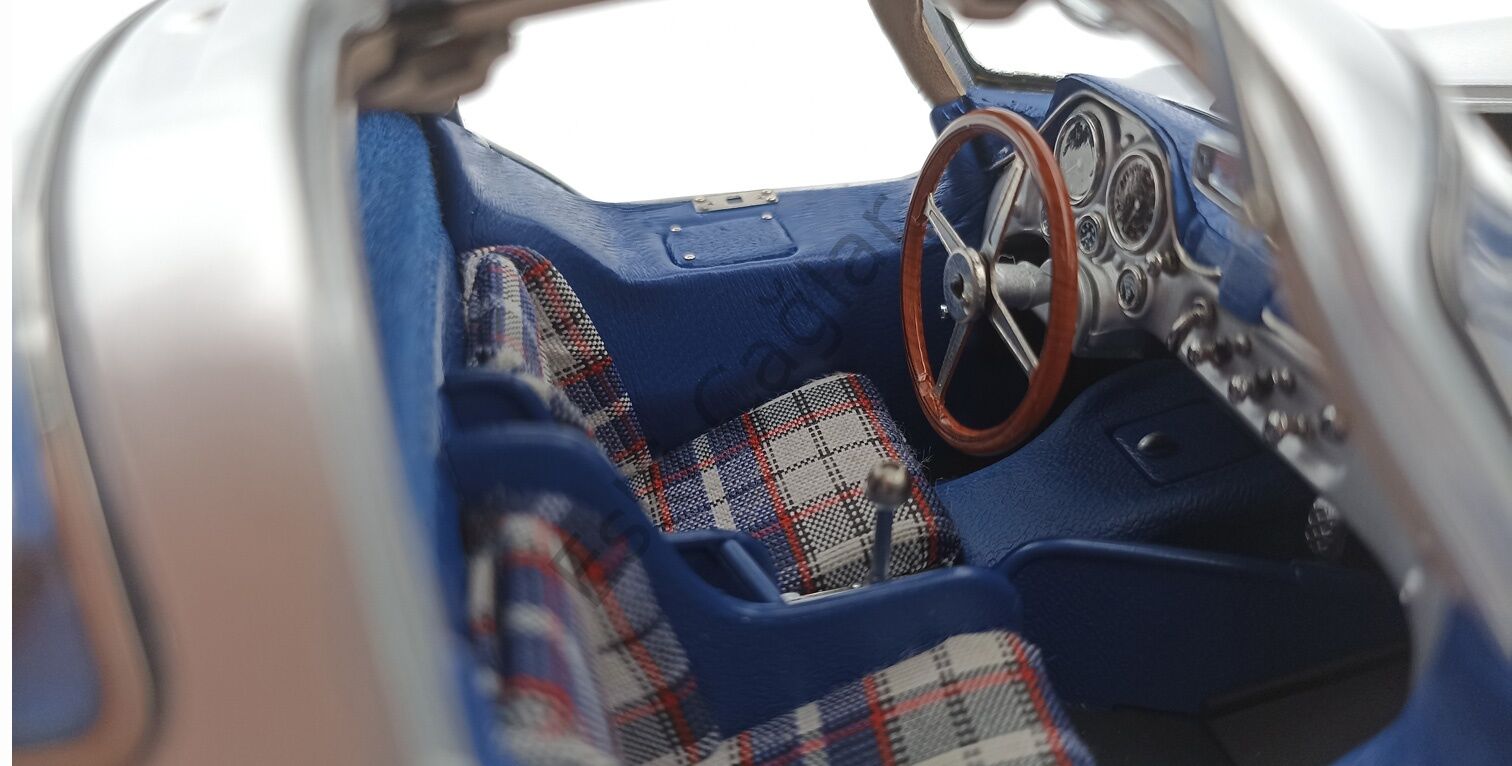 1:18 CMC 1955 Mercedes-Benz 300 SLR Uhlenhaut 1955 Blue Interior
