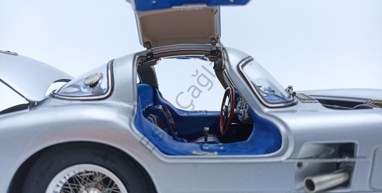 1:18 CMC 1955 Mercedes-Benz 300 SLR Uhlenhaut 1955 Blue Interior