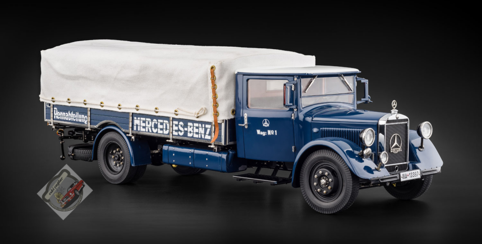 1:18 CMC Mercedes-Benz Racing Car Transporter LO 2750
