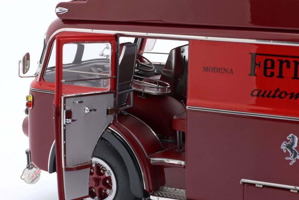 1:18 CMC 1957 Fiat 642 RN2 Truck Bartoletti F1 FErrari Renntransporter