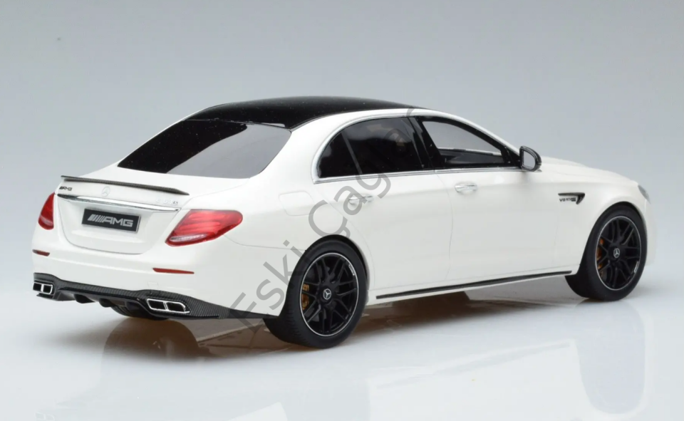 1:18 GT Spirit Mercedes Benz E63 S AMG 4MATIC 2017  DESIGNO DIAMOND WHITE BRIGHT