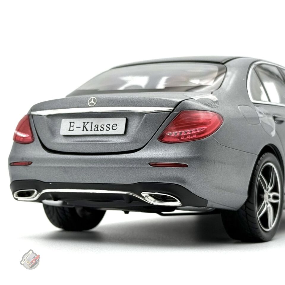 1:18  I Scale Mercedes-Benz E Class W213 AMG Line Selenite Grey
