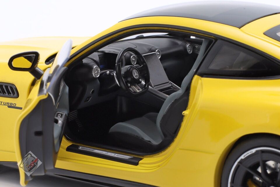 1:18 NZG Mercedes Benz AMG GT43 GTC192 Coupe