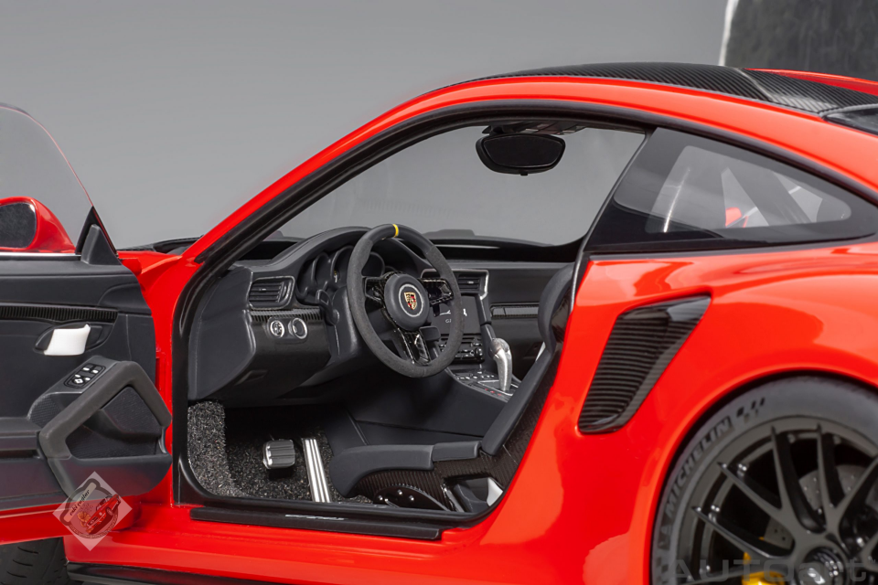 1:18 Autoart Porsche 911 (991.2) GT2 RS Weissach Package (Guards Red)