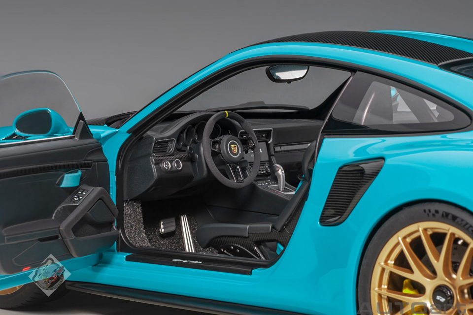1:18 Autoart Porsche 911 (991.2) GT2 RS Weissach Package (Miami Blue)