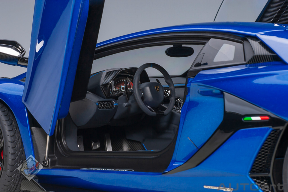 1:18 Autoart Lamborghini Aventador SVJ (Blu Nethuns)