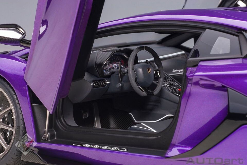 1:18 Autoart Lamborgihini Aventador SVJ 2018 Pasifae Midnight Purple