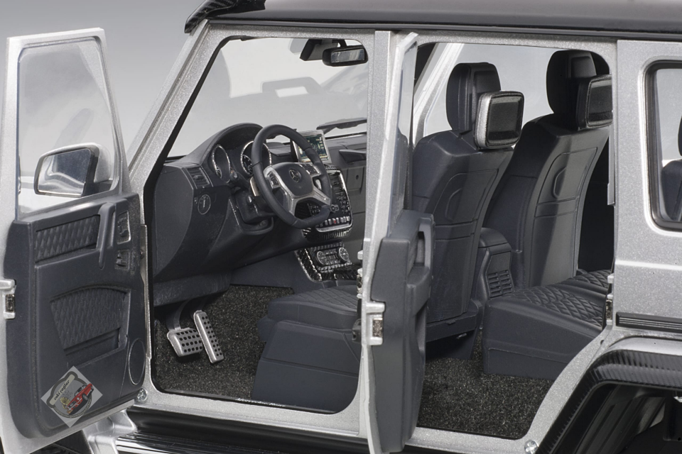 1:18 Autoart Mercedes-Benz G500 4×4² (Iridium Silver Metallic)