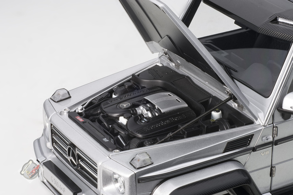 1:18 Autoart Mercedes-Benz G500 4×4² (Iridium Silver Metallic)