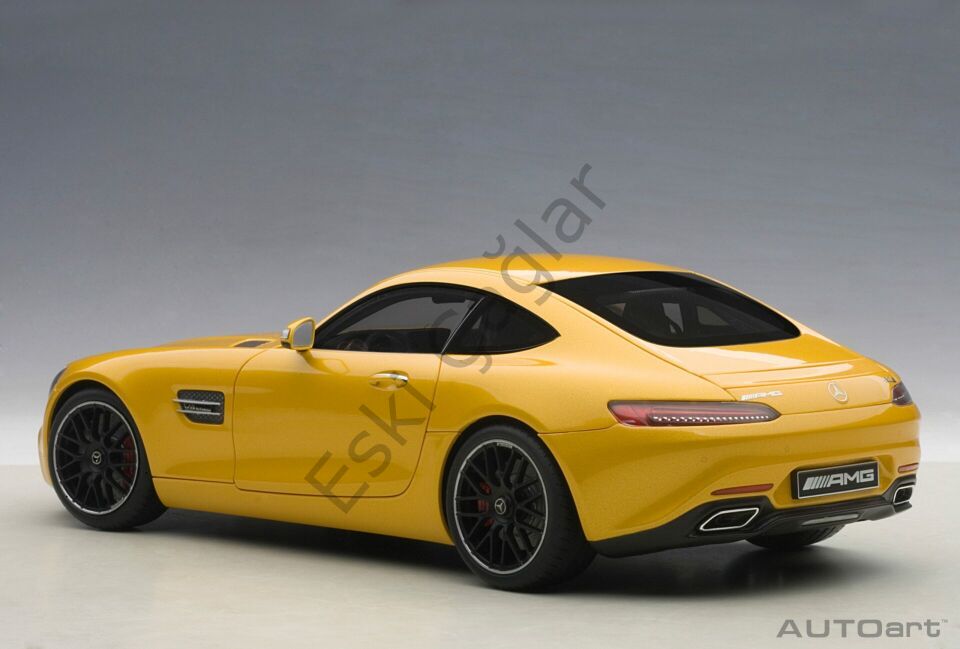 1:18 Autoart  Mercedes  Benz GT-S AMG (C190) 2016 Yellow