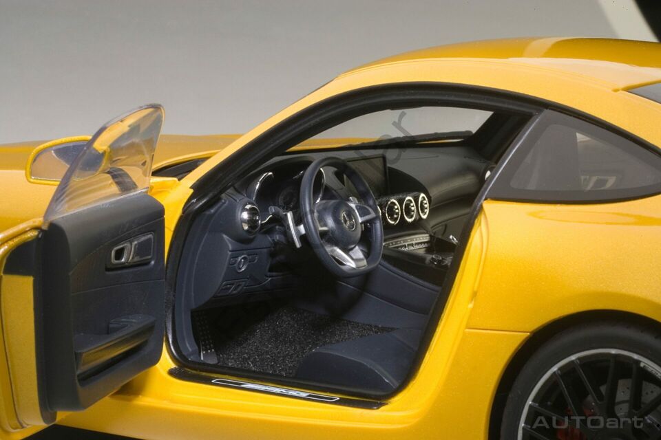 1:18 Autoart  Mercedes  Benz GT-S AMG (C190) 2016 Yellow