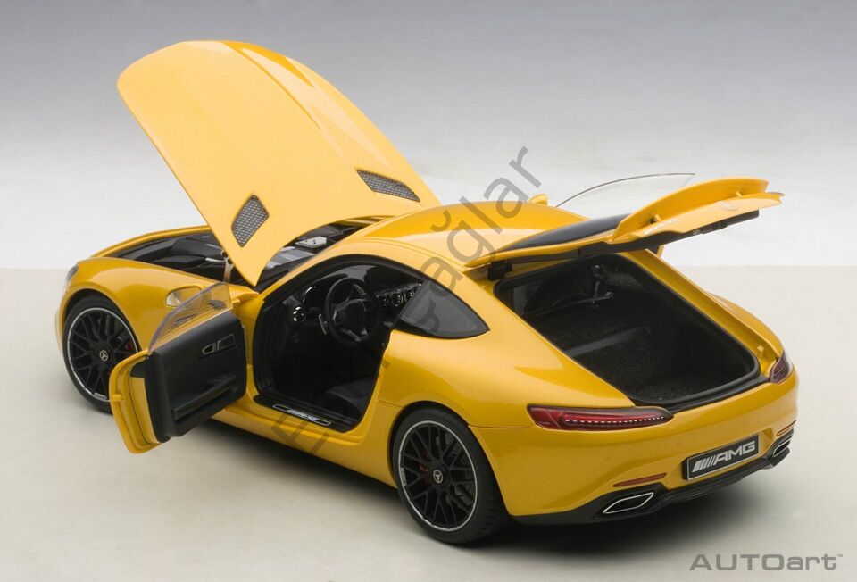 1:18 Autoart  Mercedes  Benz GT-S AMG (C190) 2016 Yellow