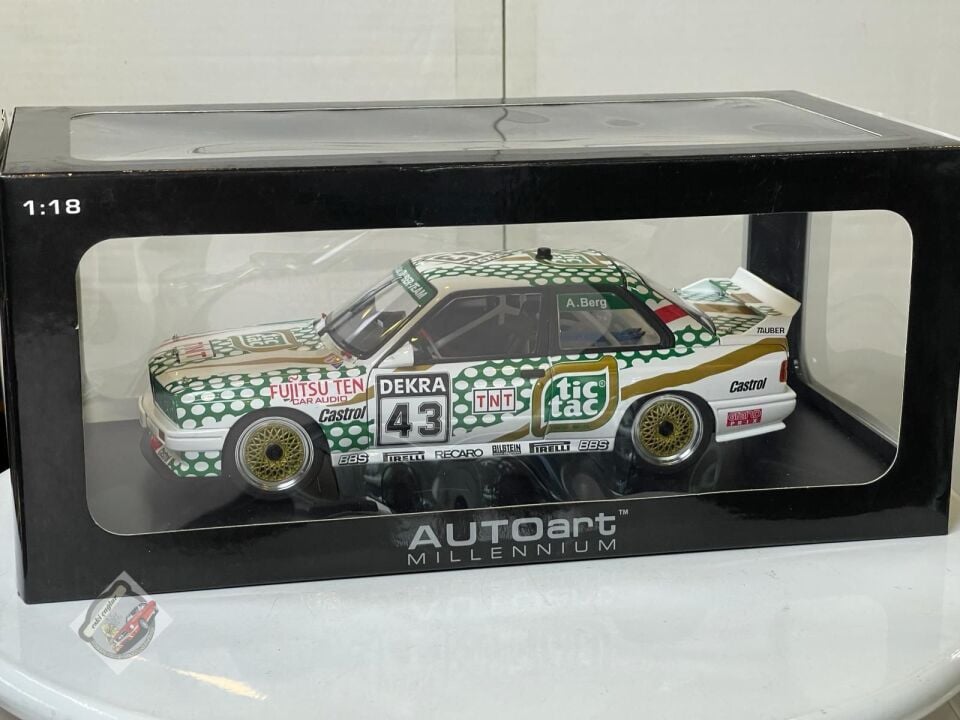 1:18 Autoart BMW 3 Series M3 E30 Tic-Tac N 43 DTM 1991 Berg