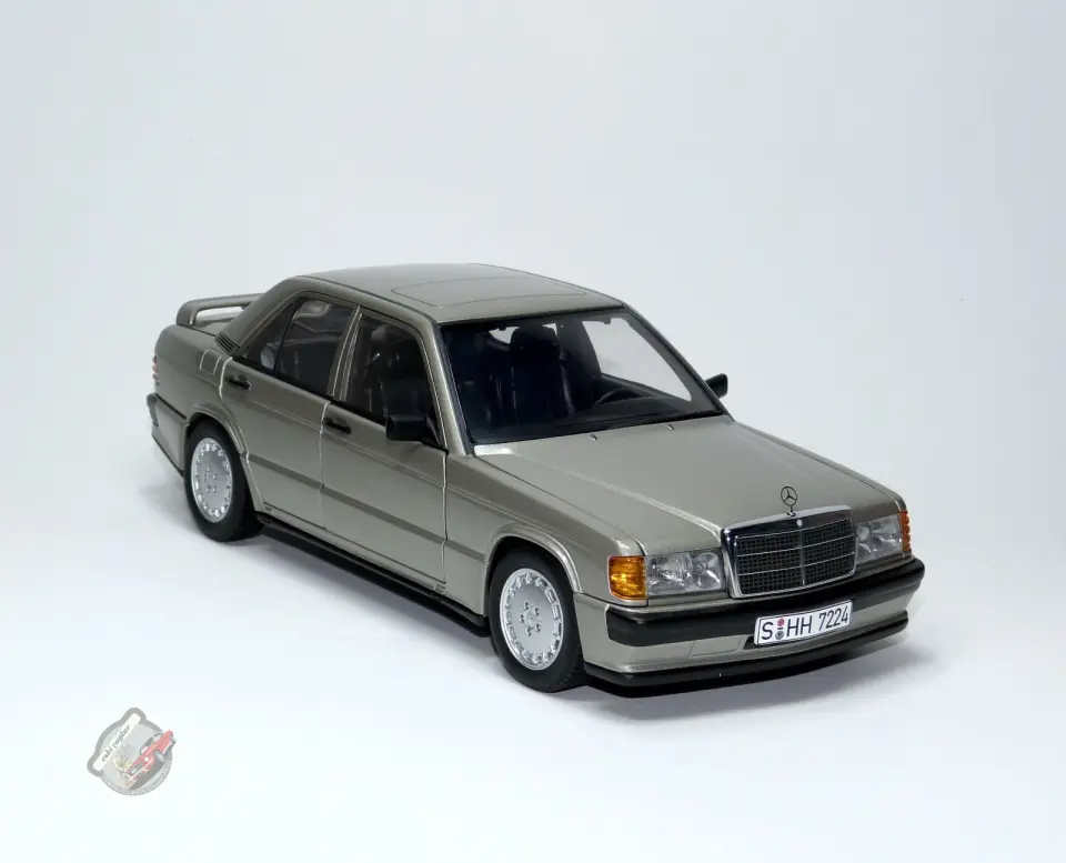1:18 Autoart Mercedes Benz 90E (W201) 2.3-16 Smoke Silver