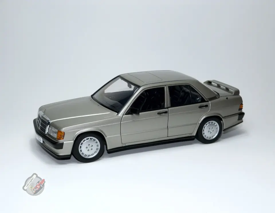 1:18 Autoart Mercedes Benz 90E (W201) 2.3-16 Smoke Silver