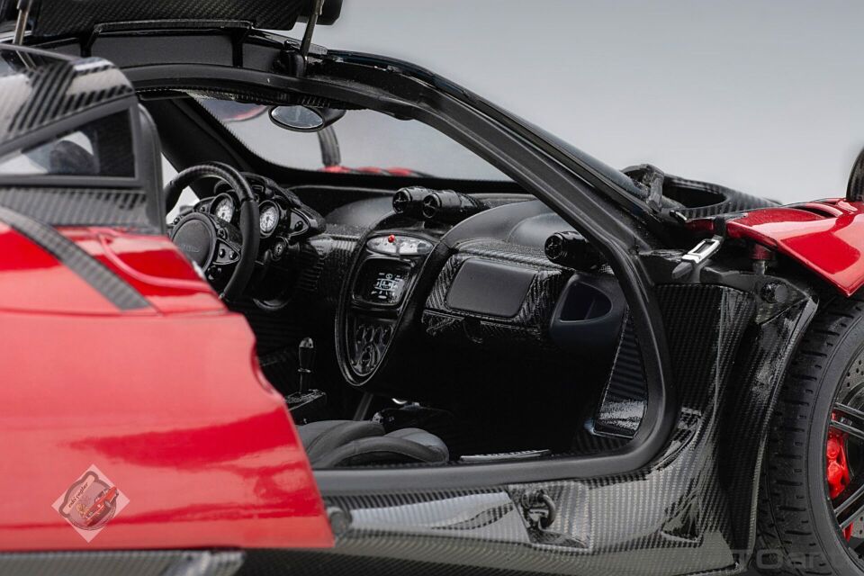 1:18 Autoart Pagani Huayra BC 2016 Dubai Red Carbon