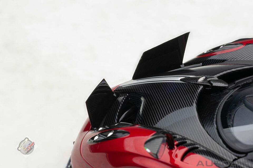1:18 Autoart Pagani Huayra BC 2016 Dubai Red Carbon