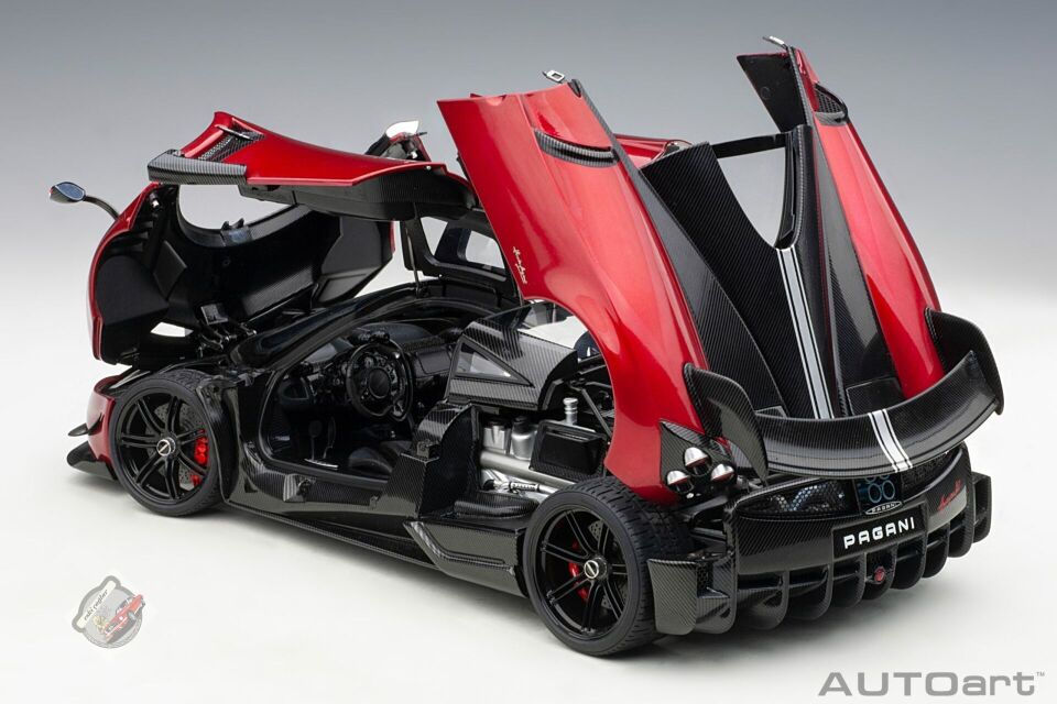 1:18 Autoart Pagani Huayra BC 2016 Dubai Red Carbon
