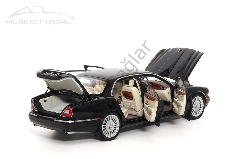 1:18 Jaguar XJ-Series (X350)  2003 Black