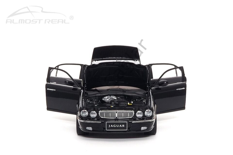 1:18 Jaguar XJ-Series (X350)  2003 Black