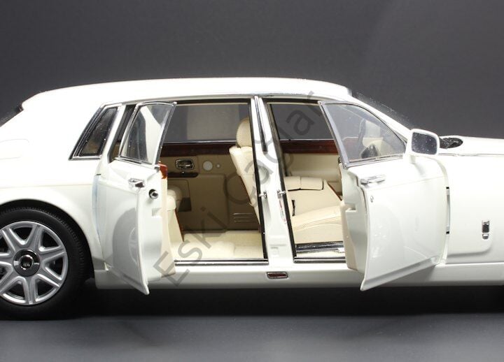1:18 Kyosho Rolls-Royce Phantom EWB Extended  (English White/Gold stripes)