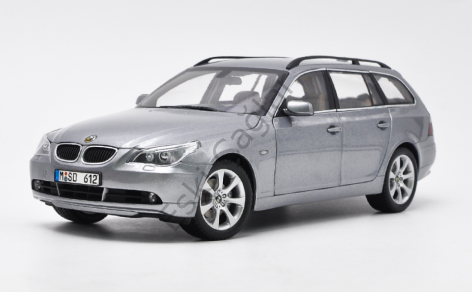 1:18 Kyosho BMW 545İ Touring 2005 Silver