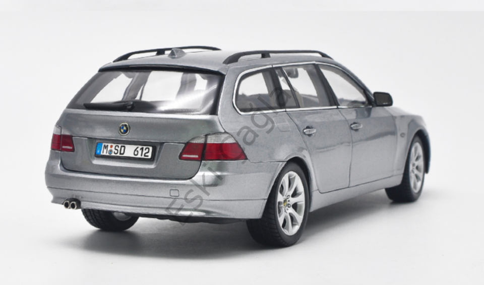 1:18 Kyosho BMW 545İ Touring 2005 Silver