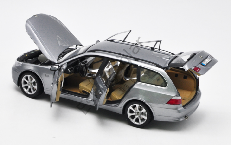 1:18 Kyosho BMW 545İ Touring 2005 Silver