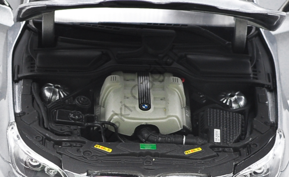 1:18 Kyosho BMW 545İ Touring 2005 Silver