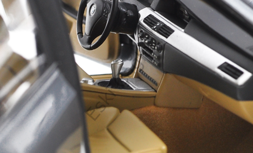 1:18 Kyosho BMW 545İ Touring 2005 Silver
