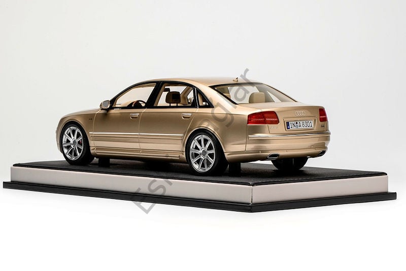 1:18 Kyosho Audi A8 W12 2009 Beige