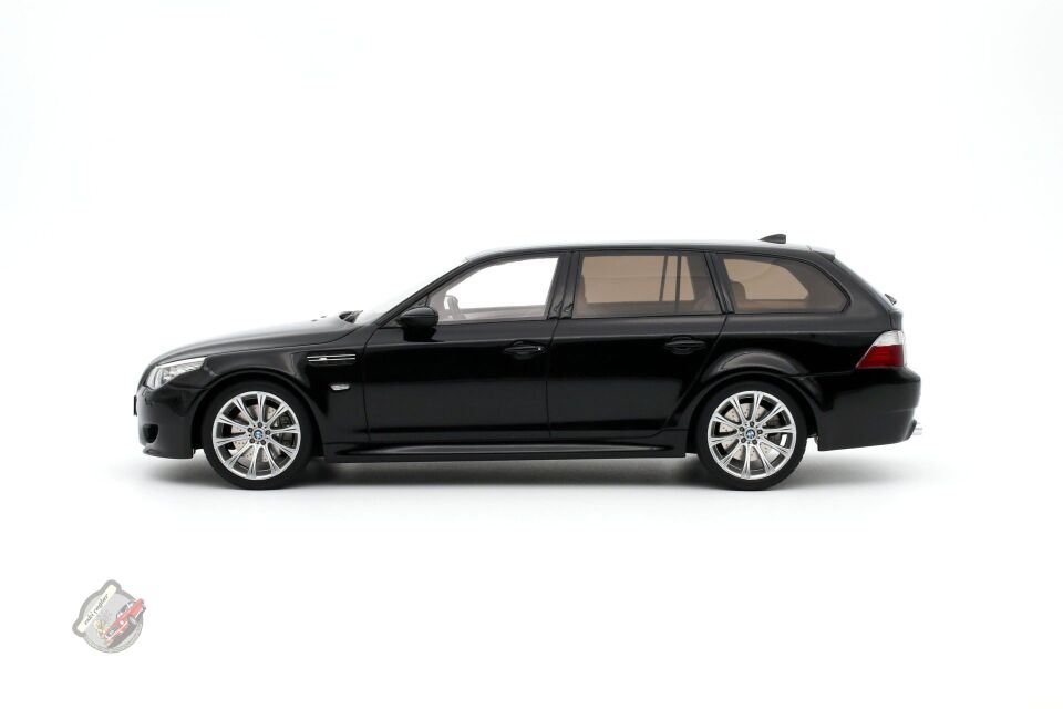 1:18 Otto Model BMW M5 (E61) 2005 Touring Station Wagon Black Recine