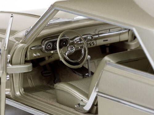 1:18 SunStar Chevrolet Nova 1963 Autumn Gold