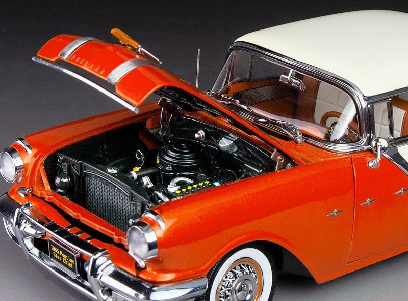 1:18 SunStar 1955 Pontiac Star Chief Maroon Red