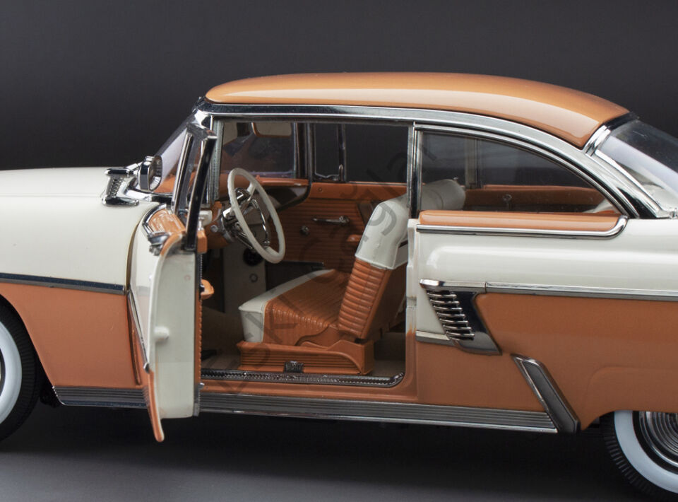 1:18 SunStar 1956 Mercury MontClair Hard Top Glamour Tan/Classic White